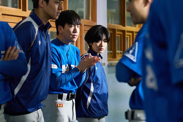 画像1: プロ野球選手を目指す天才野球少女をイ・ジュヨンが好演