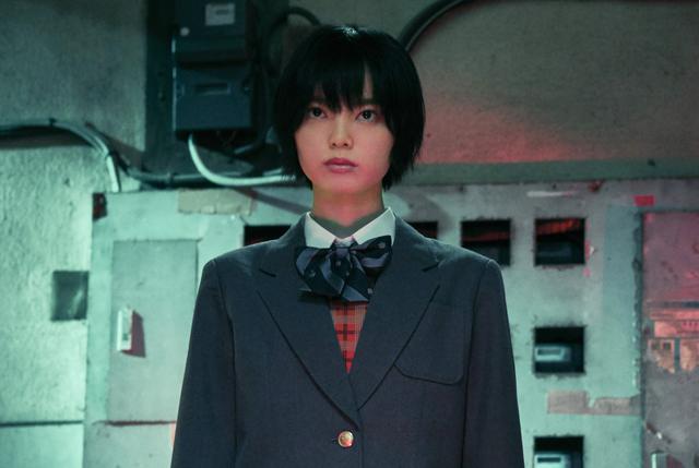 画像: ©2021映画「さんかく窓の外側は夜」製作委員会 ©Tomoko Yamashita/libre