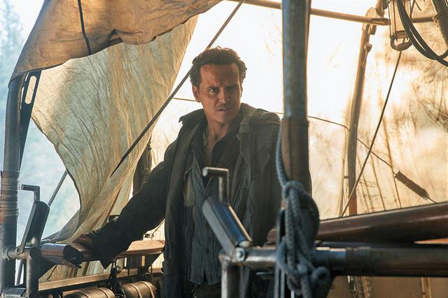 画像1: トム・フーパーが製作総指揮を務め、シーズン1に引き続きダフネ・キーン、ルース・ウィルソンら豪華キャストが集結。更にシーズン2から新たに活躍するキャストにも注目!