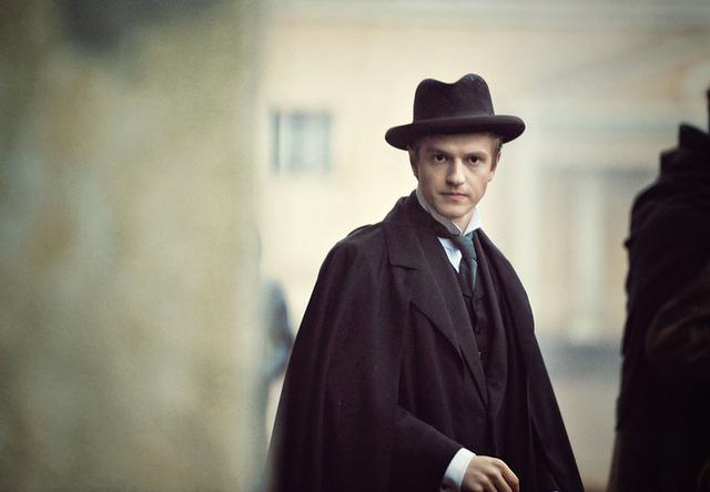 画像1: 「貴公子探偵ニコライ」(2020) ニコライ・ベズソノフ(デニス・ヌルリン)