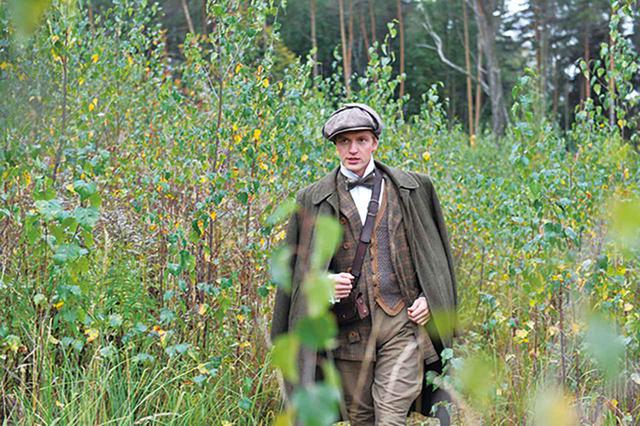 画像2: 「貴公子探偵ニコライ」(2020) ニコライ・ベズソノフ(デニス・ヌルリン)