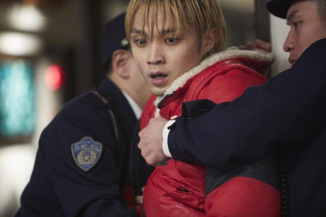 画像10: 『ヤクザと家族 The Family』のファイトシーンのためにたった1ヵ月で肉体改造!鍛え上げた磯村勇斗の場面写真解禁!