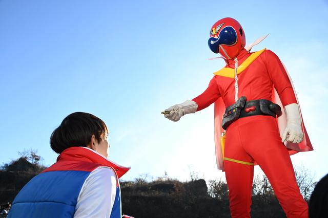 画像1: 『機界戦隊ゼンカイジャー THE MOVIE 赤い戦い!オール戦隊大集会!!』歴代レッド勢揃いの場面写真解禁!