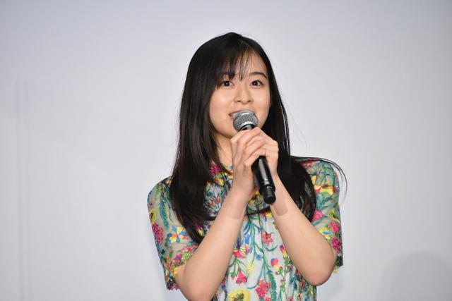 画像1: 恋人が別の異性を気にしていたとしたら?