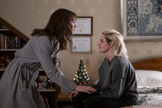 画像1: クリステン・スチュワート&マッケンジー・デイヴィスが恋人役で共演『ハピエスト・ホリデー』本日配信スタート!