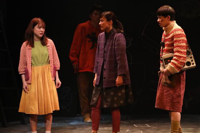 画像5: 子ども役を大人がやるという演出について
