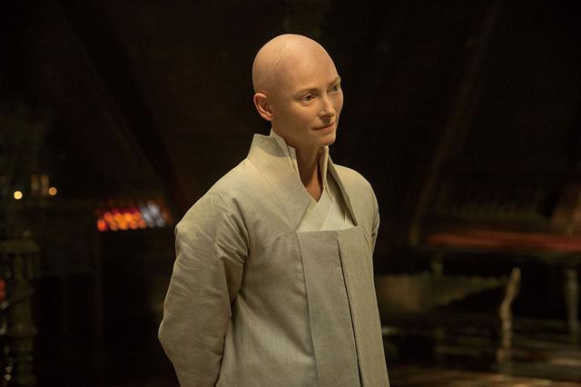 画像: エンシェント・ワンも布石になるような発言をした(『ドクター・ストレンジ』(2016)より)