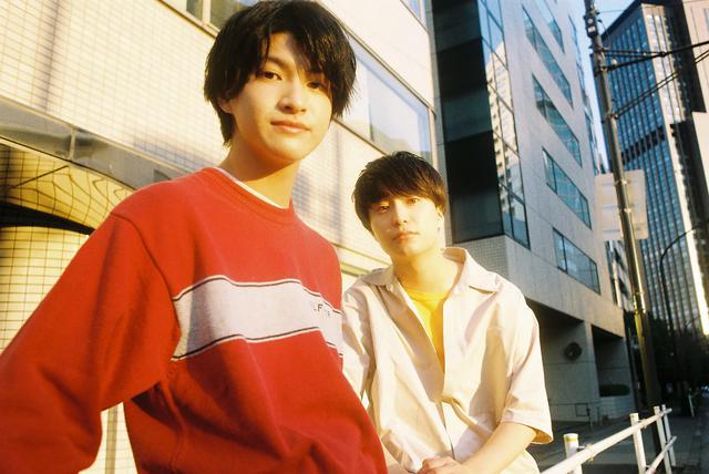 画像: ドラマ「高嶺のハナさん」よりランドセル姿の泉里香はじめ、バラを手にした小越勇輝、猪塚健太&小悪魔な香音の4人のキービジュアル解禁!