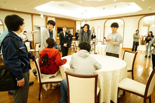 画像2: 映画『くれなずめ』成田凌のカラオケ熱唱、高良健吾と屋台おでん他アラサー男子のメイキング写真解禁!