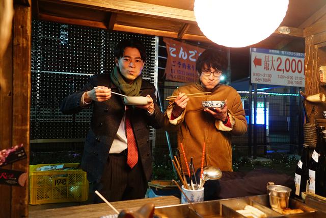 画像1: 映画『くれなずめ』成田凌のカラオケ熱唱、高良健吾と屋台おでん他アラサー男子のメイキング写真解禁!