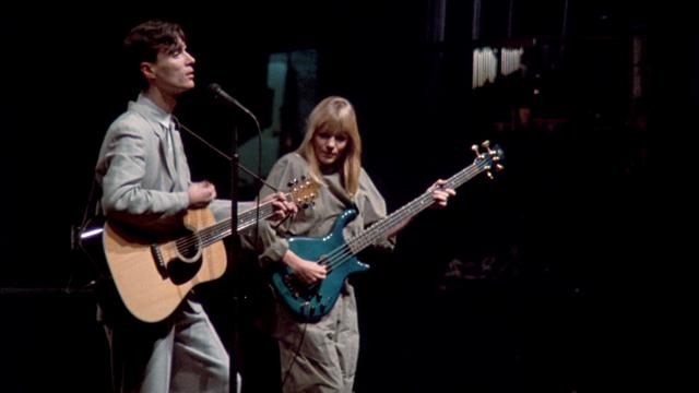 画像1: 『アメリカン・ユートピア』の上映に先駆けて、コンサート映画の金字塔『STOP MAKING SENSE』がスクリーンに蘇る!