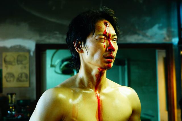 画像3: 映画『ホムンクルス』Netflixにて4月22日より配信決定!綾野剛&成田凌、衝撃の場面写真解禁!
