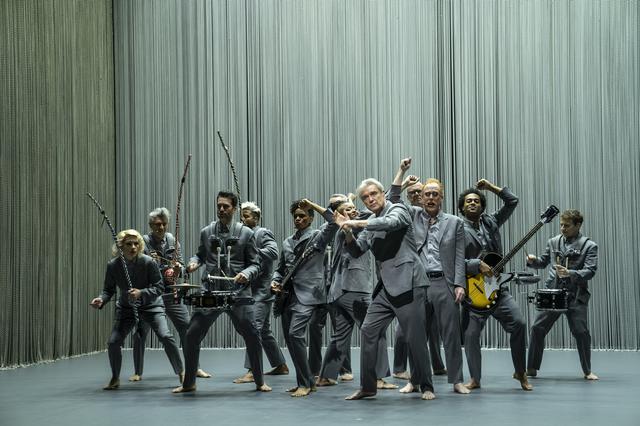 画像3: 『アメリカン・ユートピア』の上映に先駆けて、コンサート映画の金字塔『STOP MAKING SENSE』がスクリーンに蘇る!