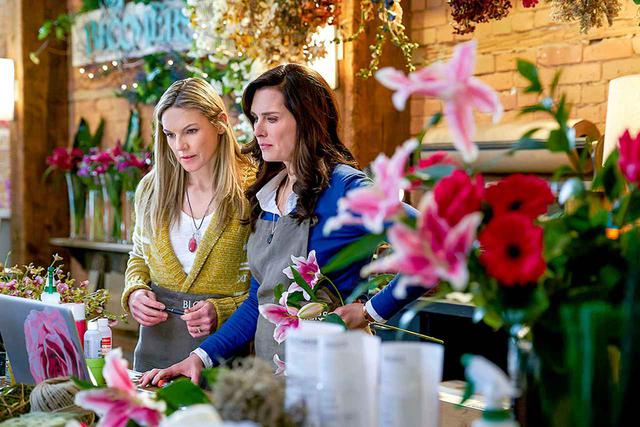 画像: © 2016 HP Flowershop Mysteries Productions Ontario Inc. All Rights Reserved.