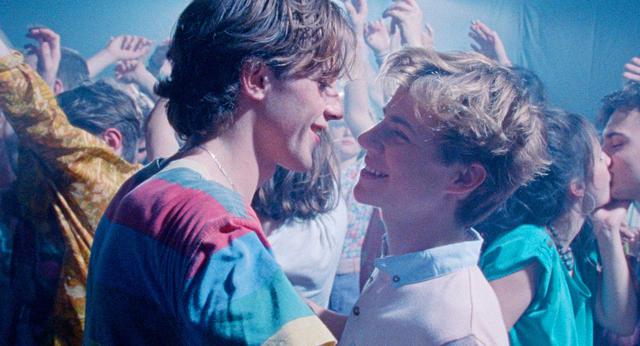 画像3: 夕日を眺めながらバックハグー8/20公開『Summer of 85』より美しき場面写真が一挙に解禁