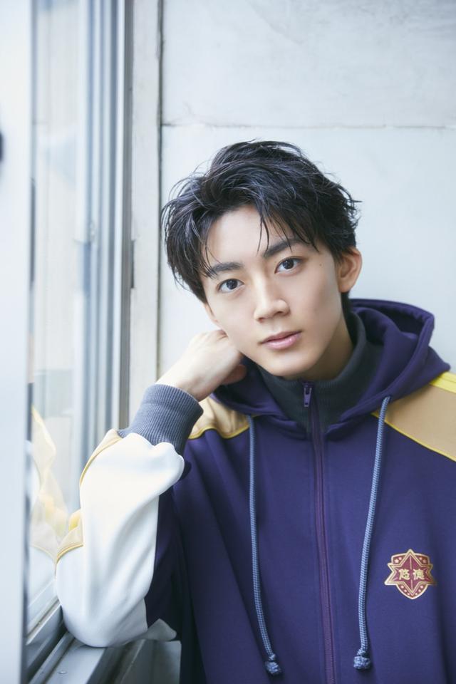 画像9: 《長妻怜央》舞台『タンブリング』インタビュー:「出演が決まったその日から柔軟体操を始めました」