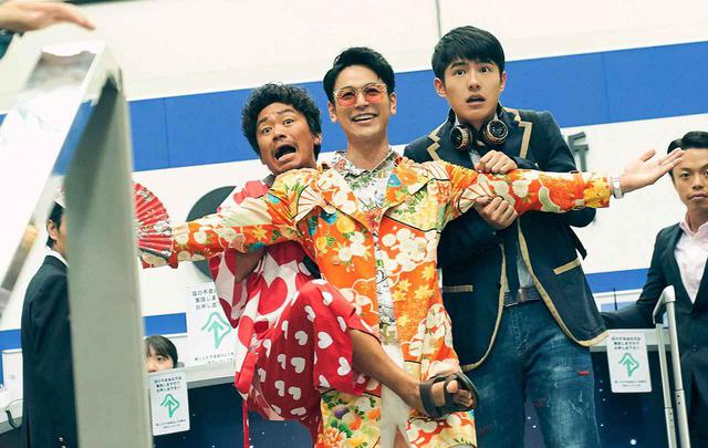 画像1: 妻夫木聡らと400人のエキストラが空港ロビーで大暴れ