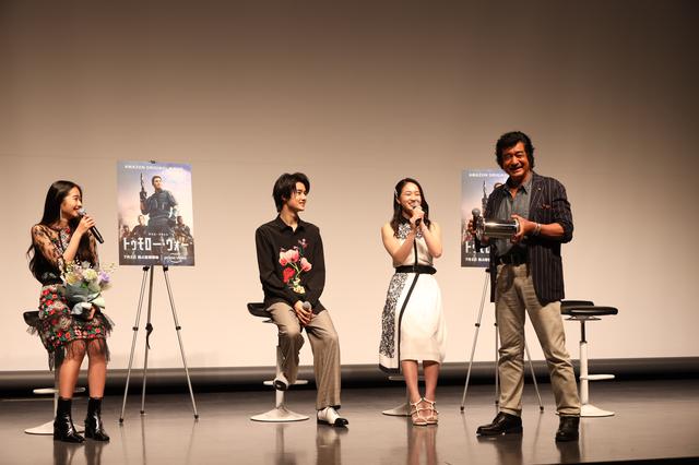 画像2: (左から)天翔天音、藤岡真威人、天翔愛、藤岡弘、
