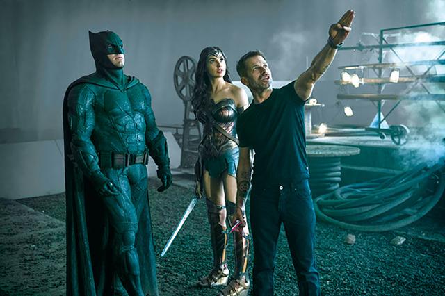 画像: 撮影中のザック・スナイダー、ベン・アフレック、ガル・ガドット