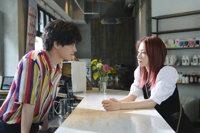 画像3: 本田翼主演SPドラマ「嘘から始まる恋」町田啓太演じるハイスペ男子との“胸キュン”な場面写真到着!