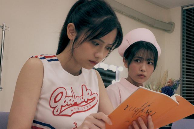 画像: 写真左から:桃月なしこ、寺本莉緒 ©︎東映