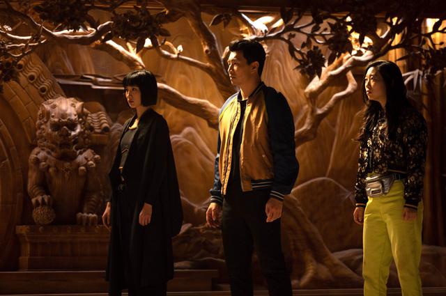 画像1: “優しすぎる”新ヒーローが、封印した力を解き放つ!『シャン・チー/テン・リングスの伝説』場面写真12枚が一挙に解禁