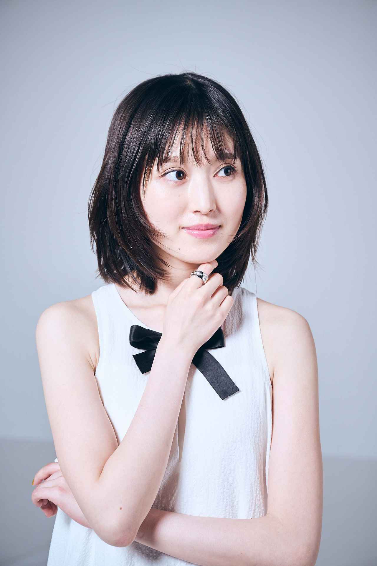 画像: 芸能人であっても、家族や友人がいるという、キラキラしていない生身の人間の部分を、レンズを通して描き出しているのも、この作品の魅力だと思います。（福本）