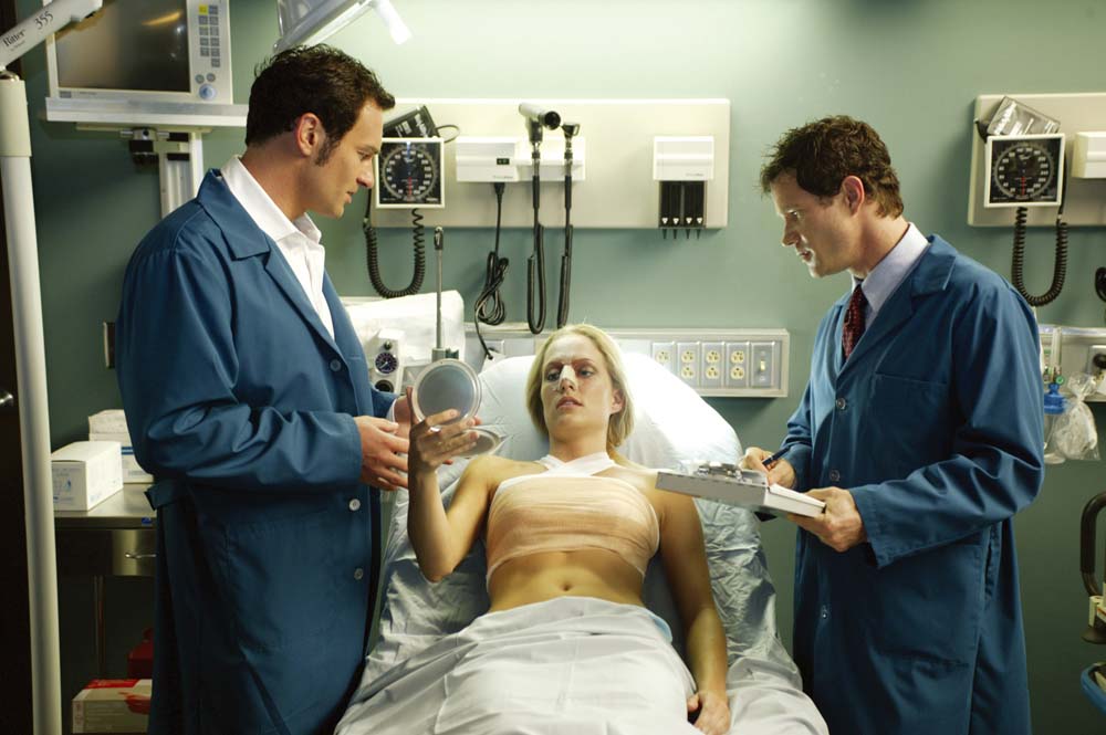 画像: 2005年にゴールデン・グローブ賞を受賞した「NIP/TUCK -マイアミ整形外科医-」
