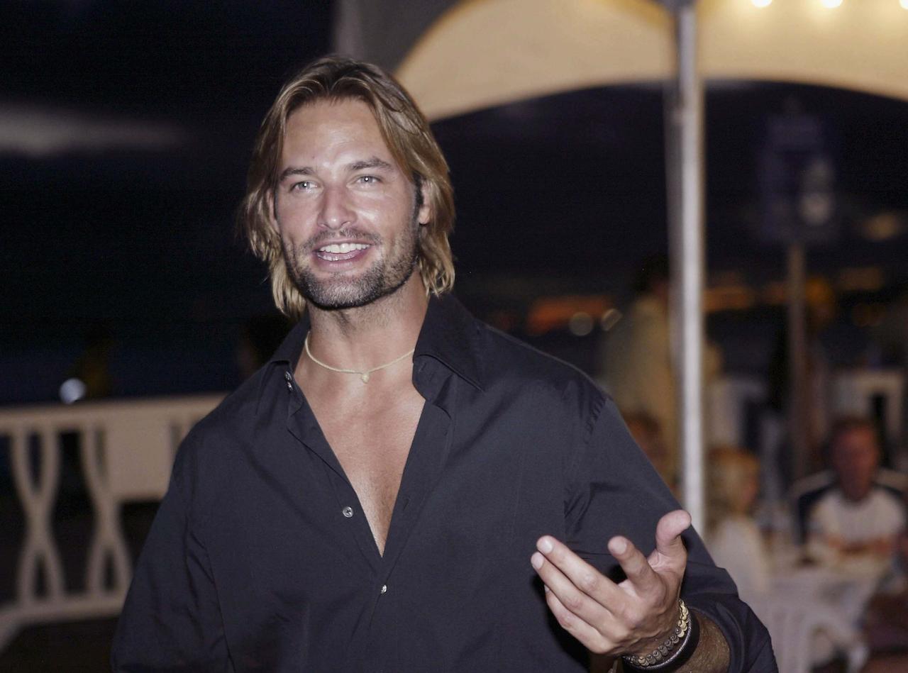 画像: THEN:「LOST」当時のホロウェイ(2004年) Photo by Marco Garcia/Getty Images