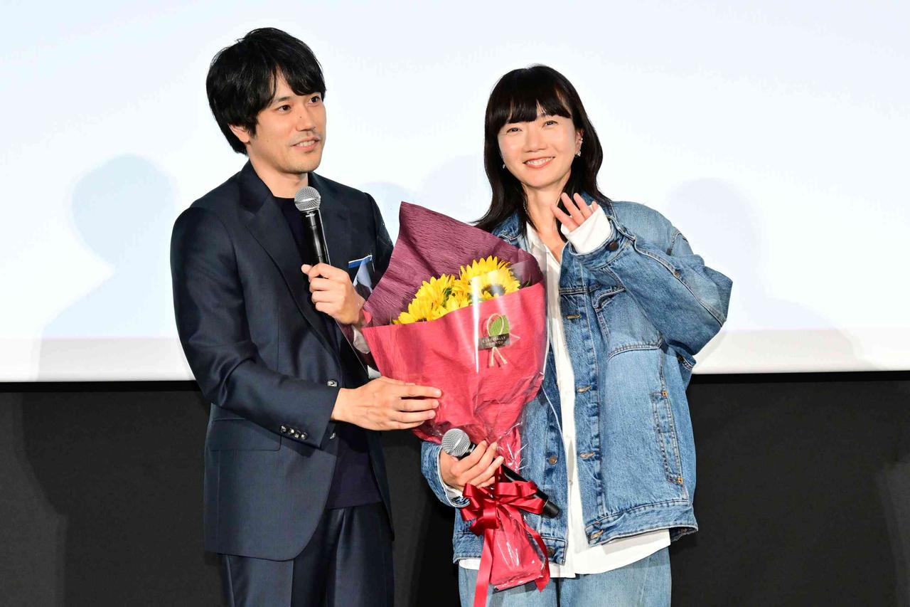 画像1: 松山ケンイチがサプライズで登場!告白シーンを再現!