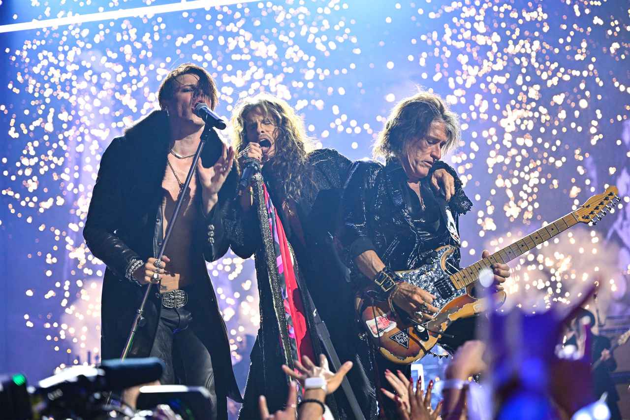 画像: ヤングブラッド&スティーヴン・タイラー&ジョー・ペリー/Getty Images for MTV