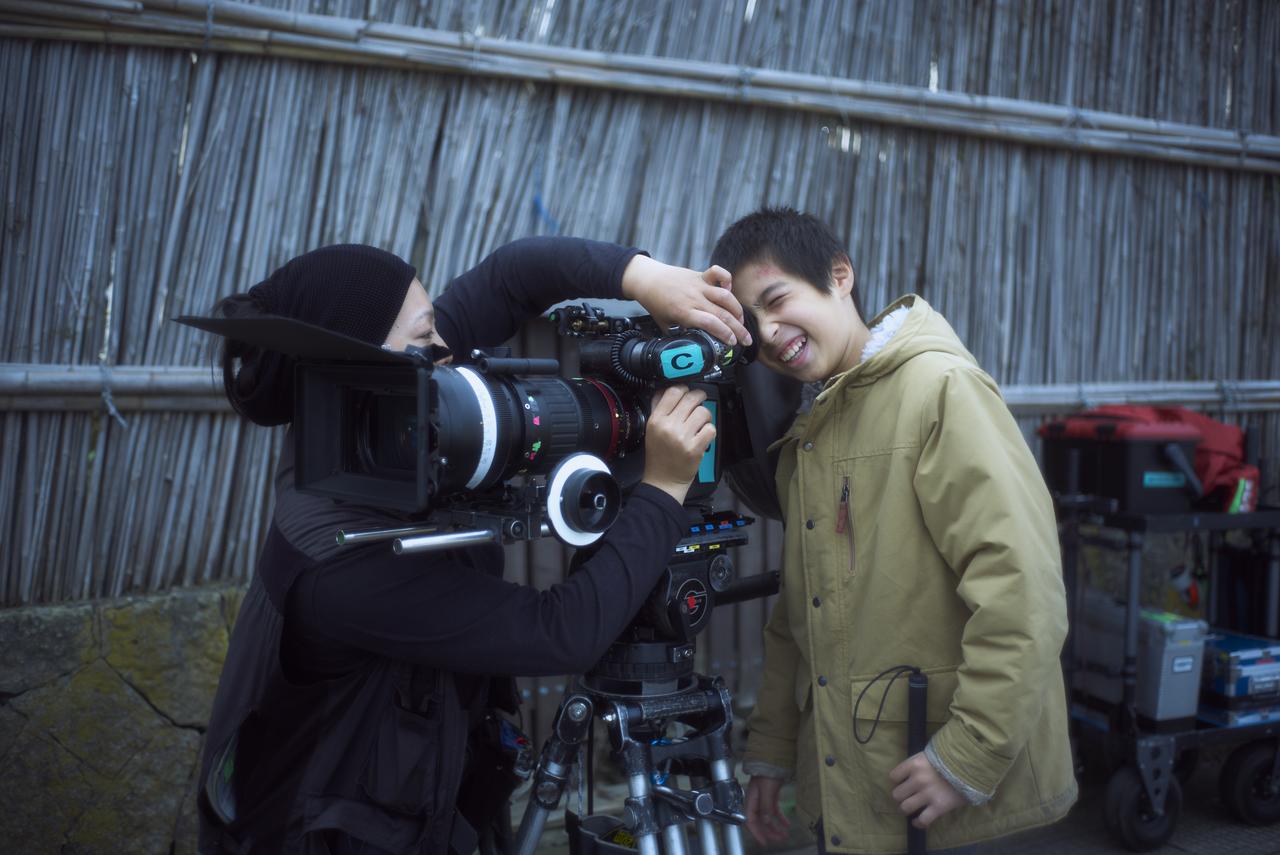 画像2: 舘ひろし主演『港のひかり』で盲目の少年を演じ映画初出演となった尾上眞秀のメイキングカット&コメント到着