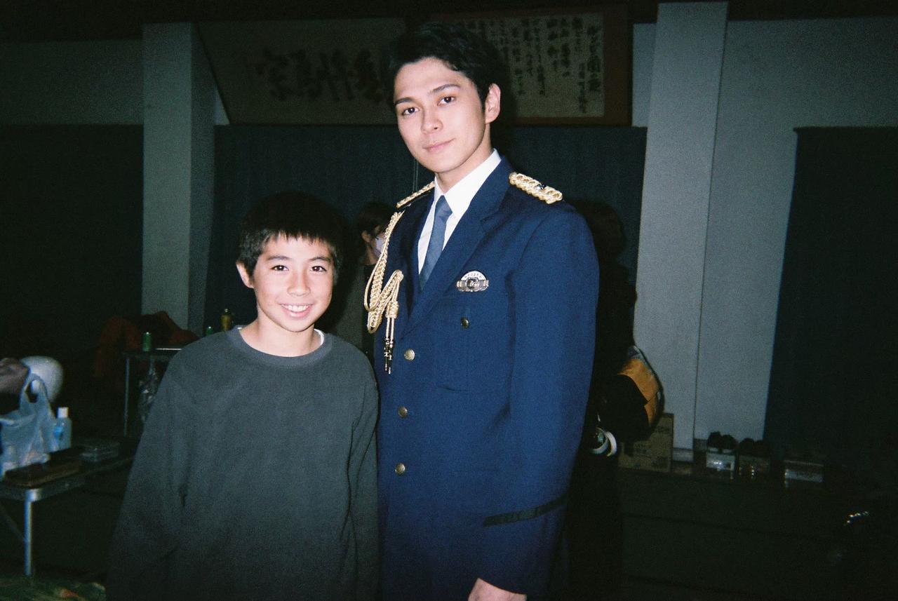 画像4: 舘ひろし主演『港のひかり』で盲目の少年を演じ映画初出演となった尾上眞秀のメイキングカット&コメント到着