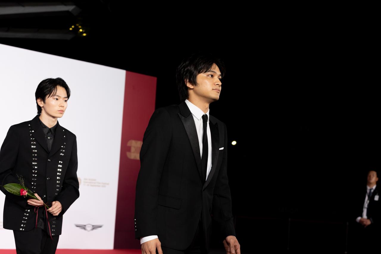 画像2: 映画『愚か者の身分』コンペティション部門選出! 北村匠海・林裕太・綾野剛らが釜山国際映画祭レッドカーペットに登場!