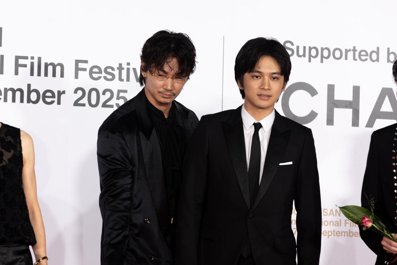画像1: 映画『愚か者の身分』コンペティション部門選出! 北村匠海・林裕太・綾野剛らが釜山国際映画祭レッドカーペットに登場!