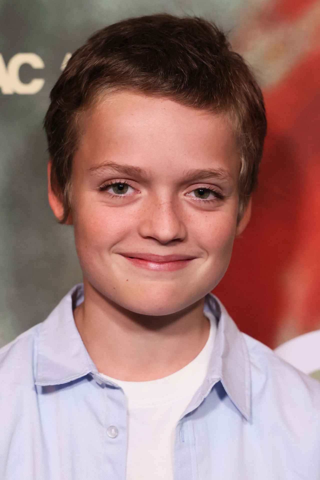 画像: 口の不自由な少年役　ジョナ・レン＝フィリップス Photo by Paul Archuleta/Getty Images