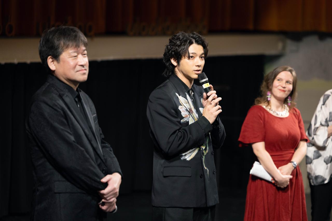 画像2: ©呉勝浩／講談社 ©2025映画『爆弾』製作委員会