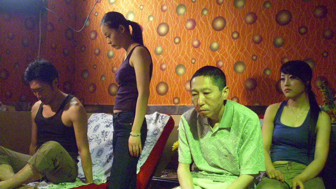 画像2: 自己存在への恐怖、日常からの逃避を圧倒的な構造美で描き出した鮮烈なるデビュー作