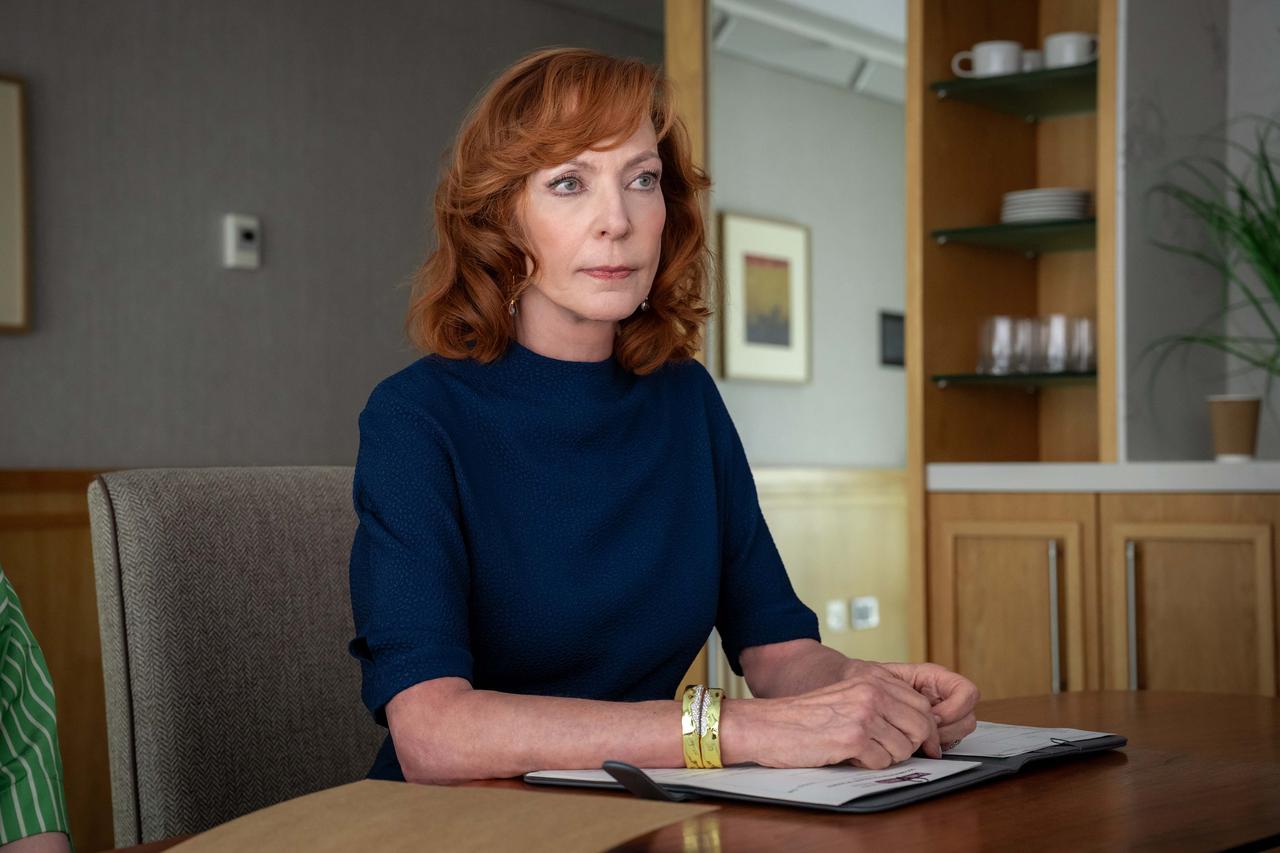 画像: エレノア(アリソン・ジャネイ)