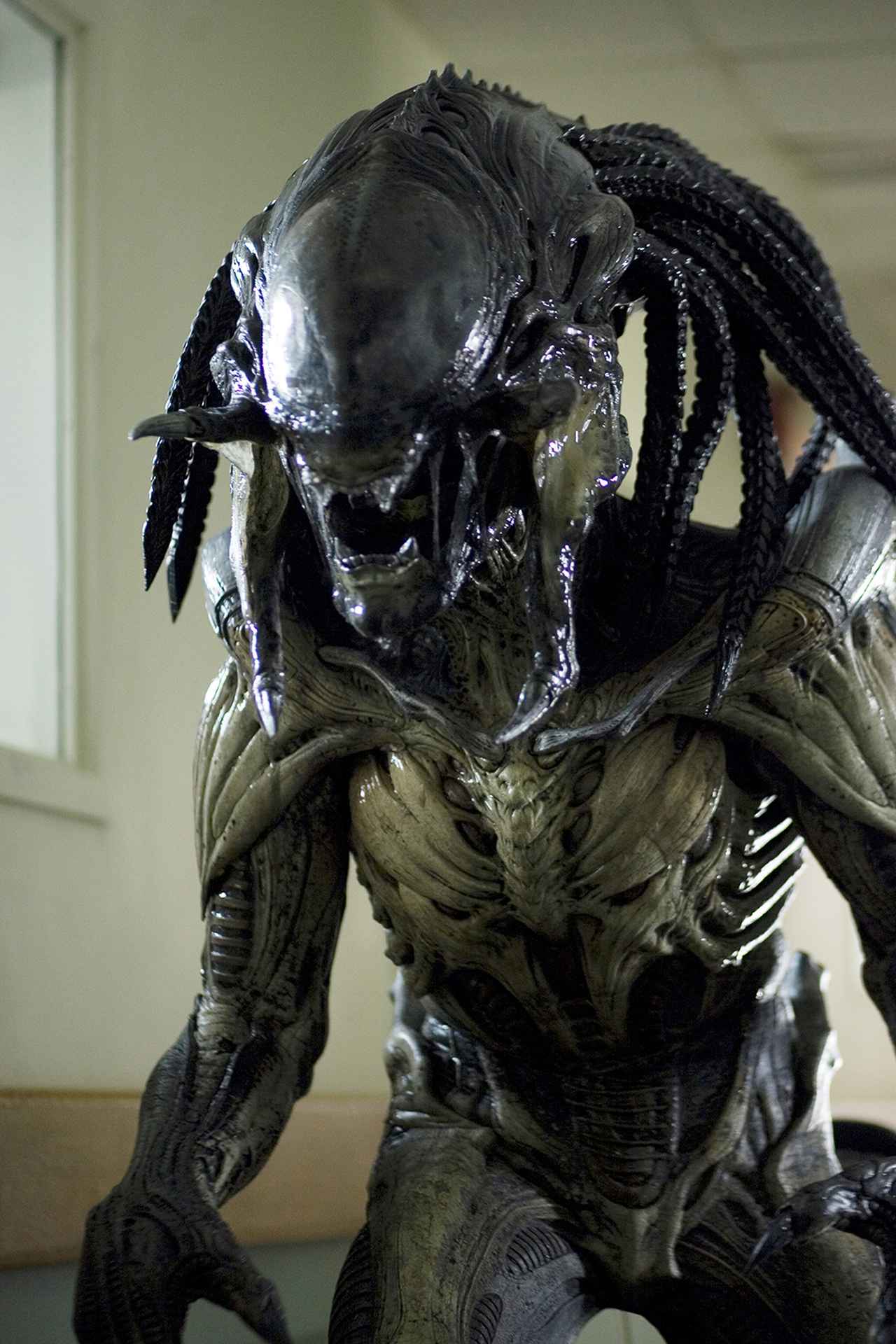 画像1: 新種エイリアンと究極プレデターの場外乱闘発生?