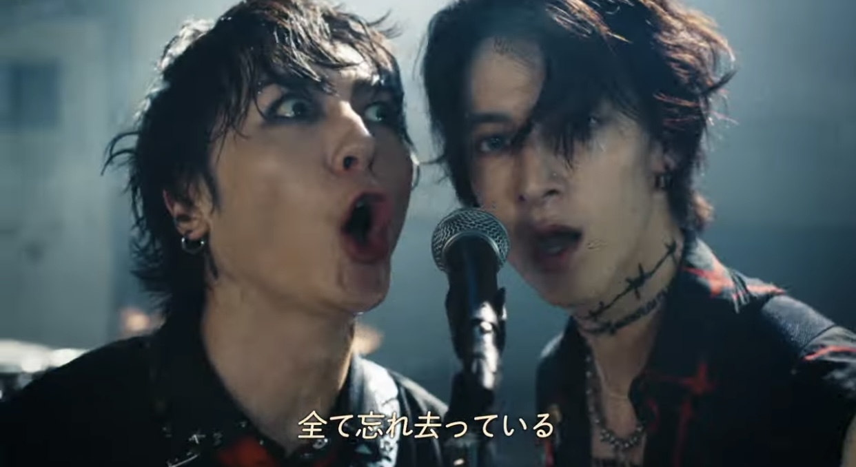 画像4: 人気シリーズ『絶対BLになる世界VS絶対BLになりたくない男 ファイナル』犬飼貴丈自ら作詞作曲を手掛け、キャストが演奏する
オープニング曲「月まで」の映像を初公開!