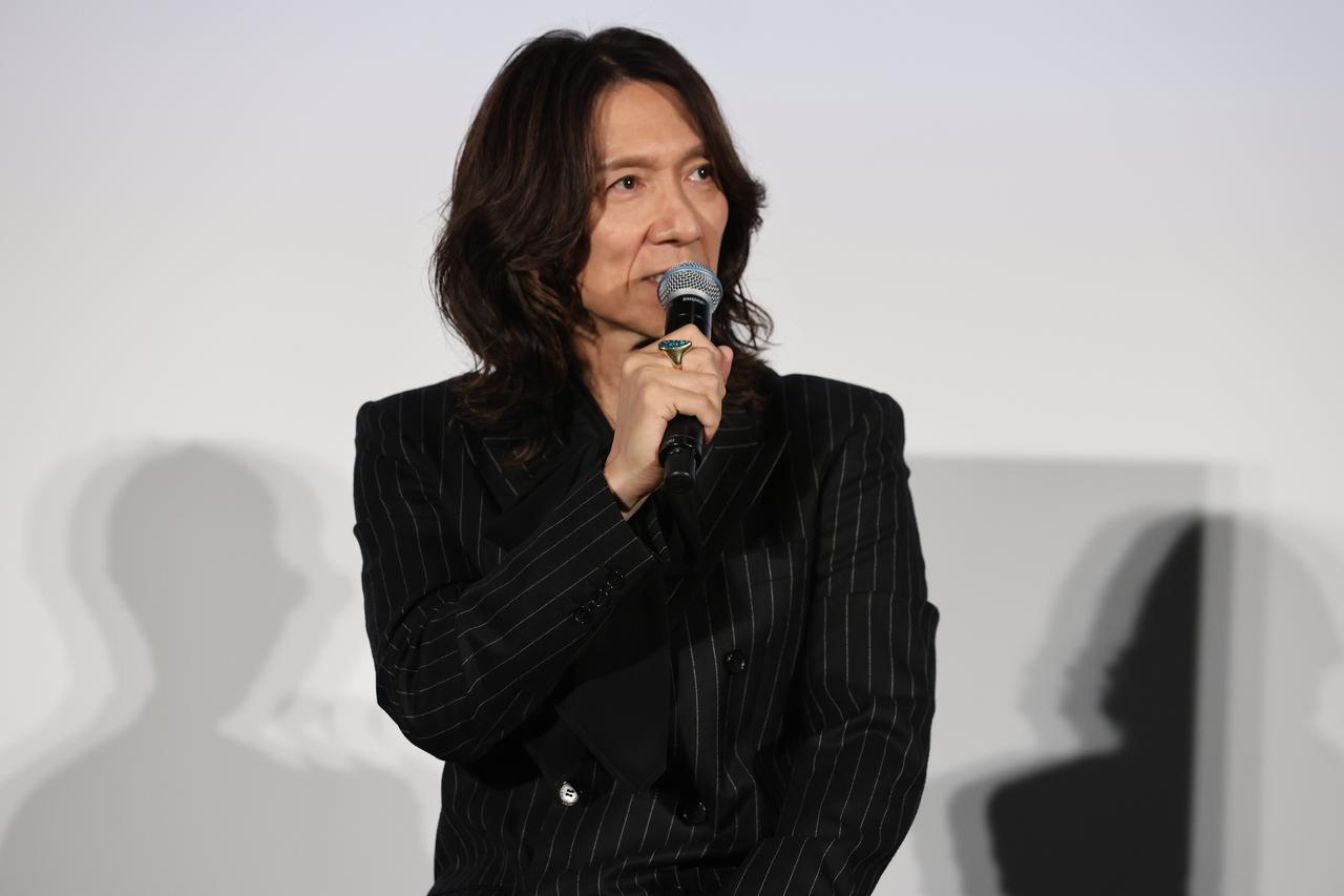 画像2: 吉井和哉「カメラが回ってたから回復が早まった」——