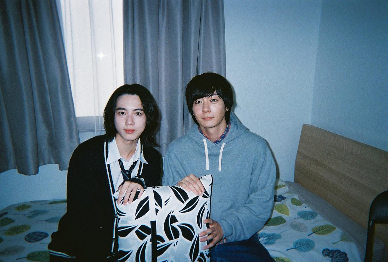 画像8: 人気シリーズ『絶対BLになる世界VS絶対BLになりたくない男 ファイナル』犬飼貴丈自ら作詞作曲を手掛け、キャストが演奏する
オープニング曲「月まで」の映像を初公開!