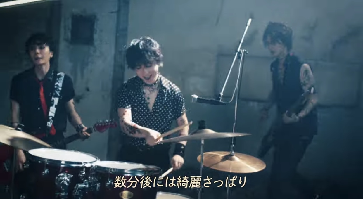 画像2: 人気シリーズ『絶対BLになる世界VS絶対BLになりたくない男 ファイナル』犬飼貴丈自ら作詞作曲を手掛け、キャストが演奏する
オープニング曲「月まで」の映像を初公開!