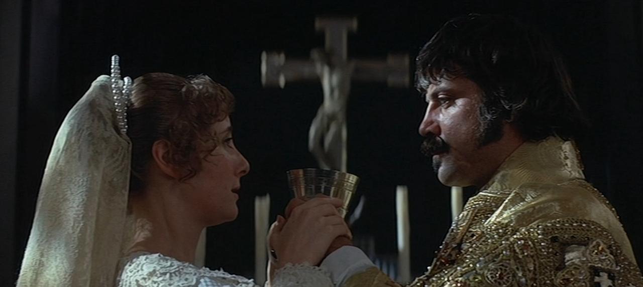 画像: 『肉体の悪魔』で神の前で愛を誓うマドレン(ジェマ・ジョーンズ)とグランディエ(オリバー・リード)