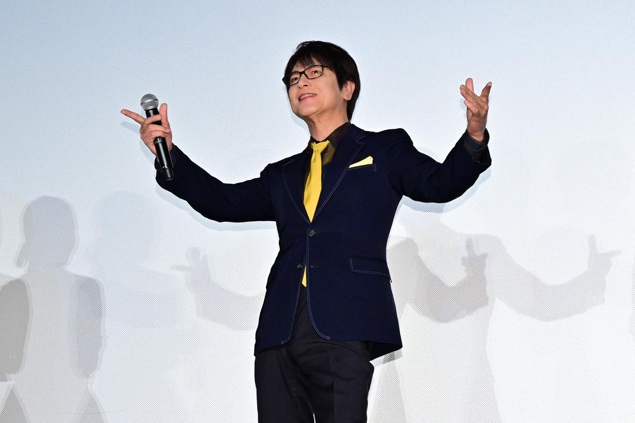 画像3: 舞台上で⼿を繋ぎ合い、“役のまま”の相思相愛ぶり