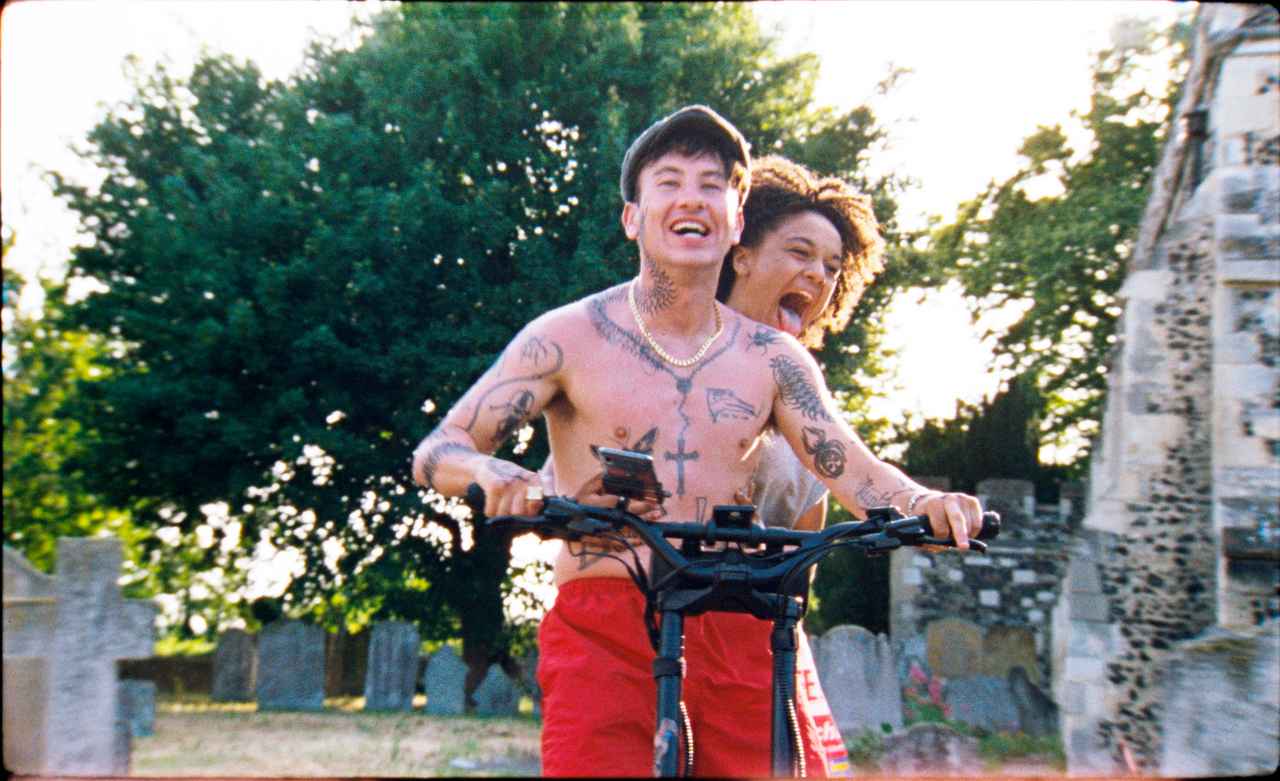 画像: File.10 あやしい少年から温かいパパ役へ、クセモノ男優、バリー・コーガンの成長を追う『バード ここから羽ばたく」【連載:大森さわこの“英国・映画人File”】 - SCREEN ONLINE(スクリーンオンライン)