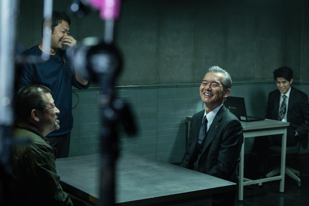 画像4: 極限の緊張と心理戦が渦巻く本編とは対照的に、意外な素顔が炸裂!