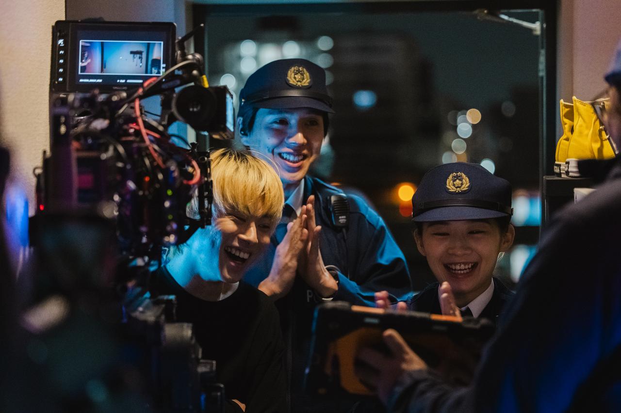 画像3: 極限の緊張と心理戦が渦巻く本編とは対照的に、意外な素顔が炸裂!