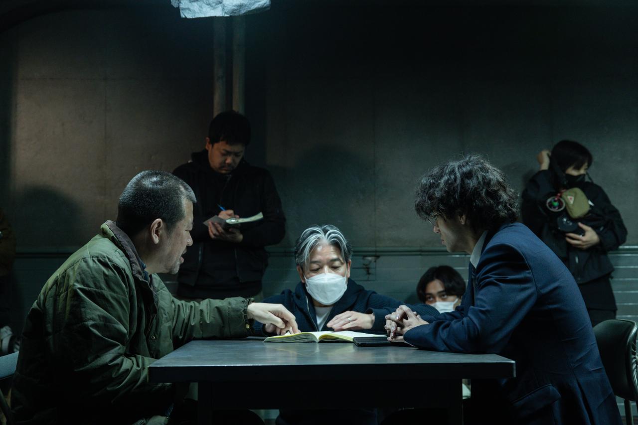 画像1: 極限の緊張と心理戦が渦巻く本編とは対照的に、意外な素顔が炸裂!